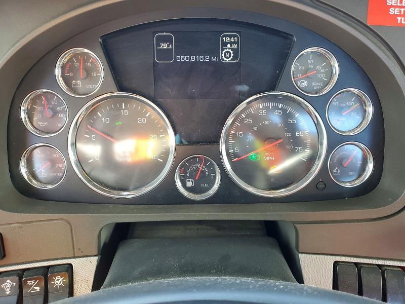 2016 Kenworth T680 Semi Truck