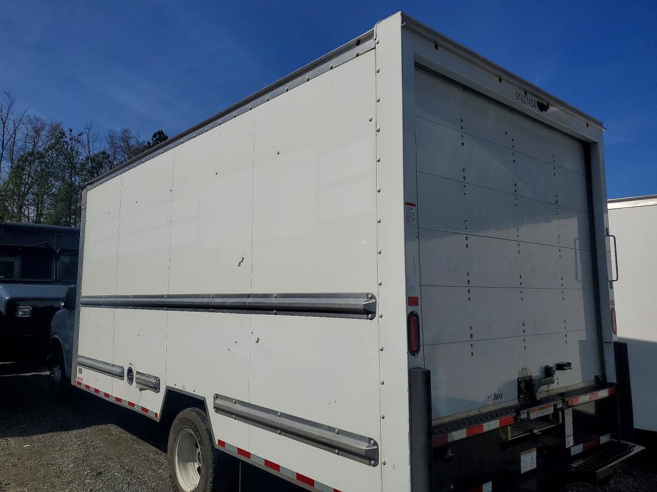 2022 GMC Savana BOX Truck