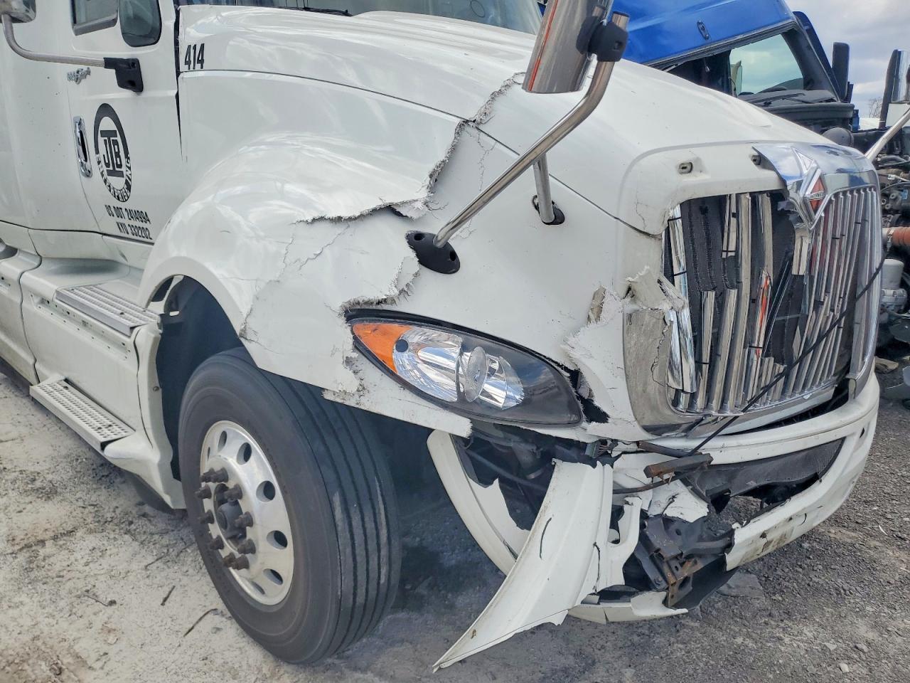2014 International LF687 Semi Truck