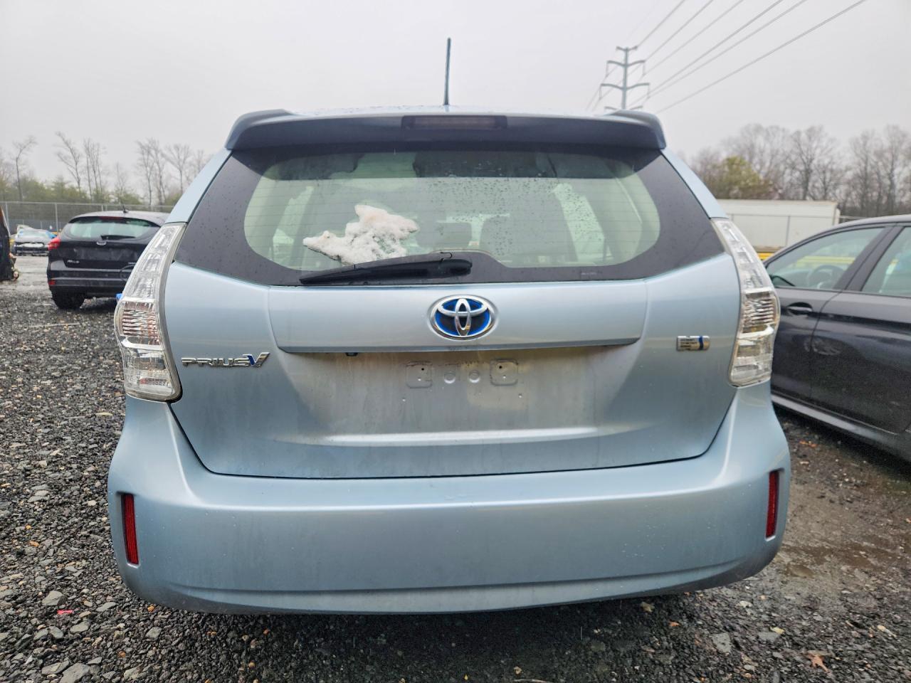 2014 Toyota Prius v Five