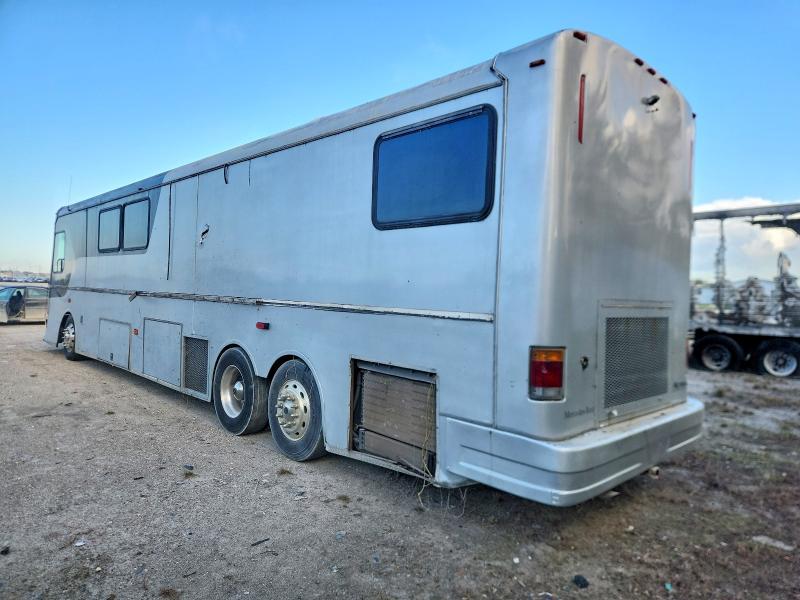 2006 Freigliner Chassis x Line Motor Home