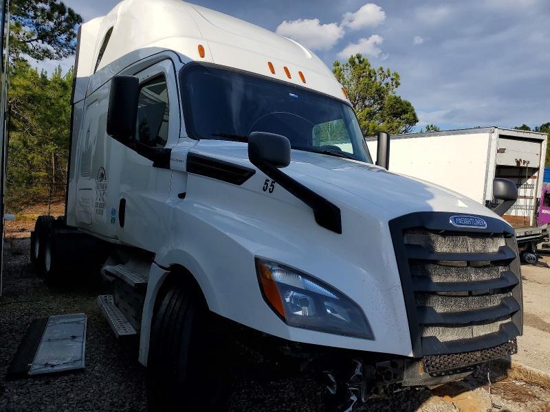 2019 Freightliner Cascadia 126 Semi Truck