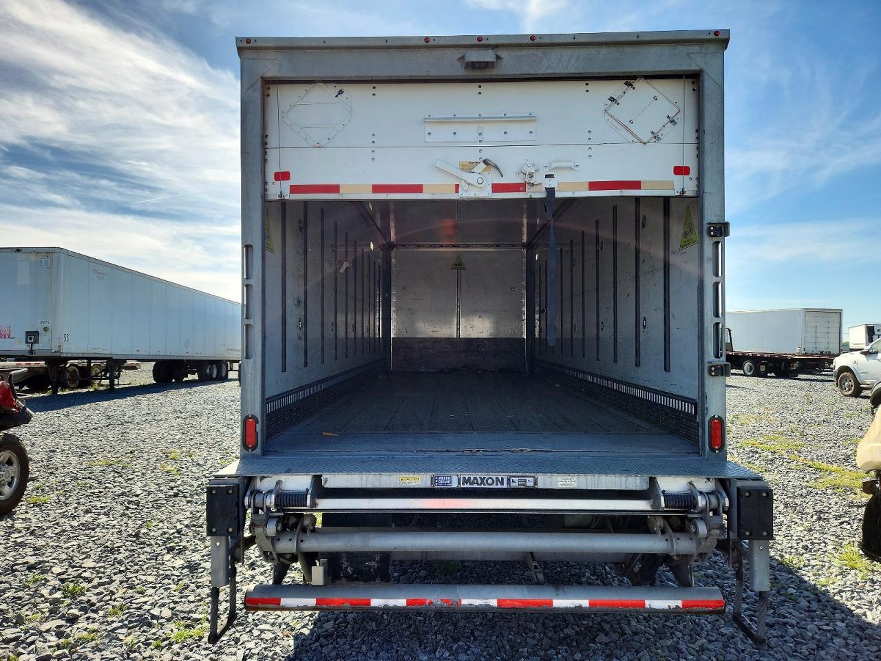 2019 Peterbilt 348 BOX Truck
