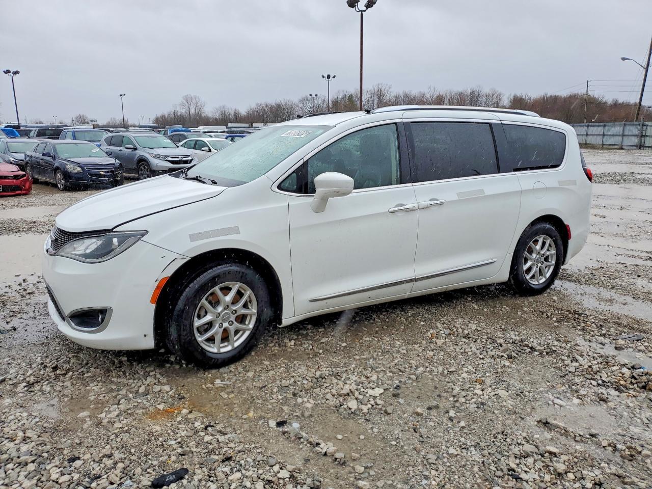 2020 Chrysler Pacifica Touring l