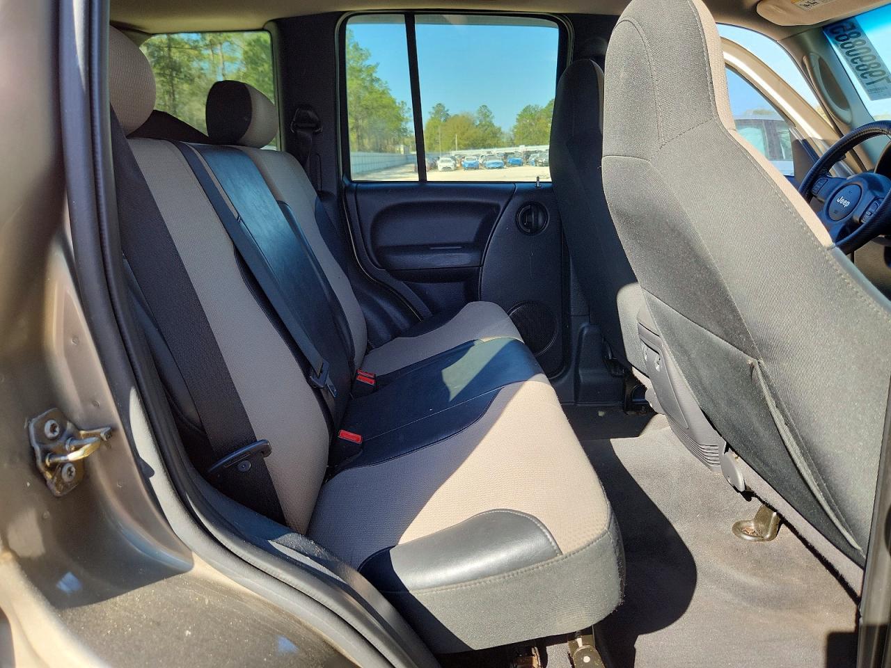 2004 Jeep Liberty Sport