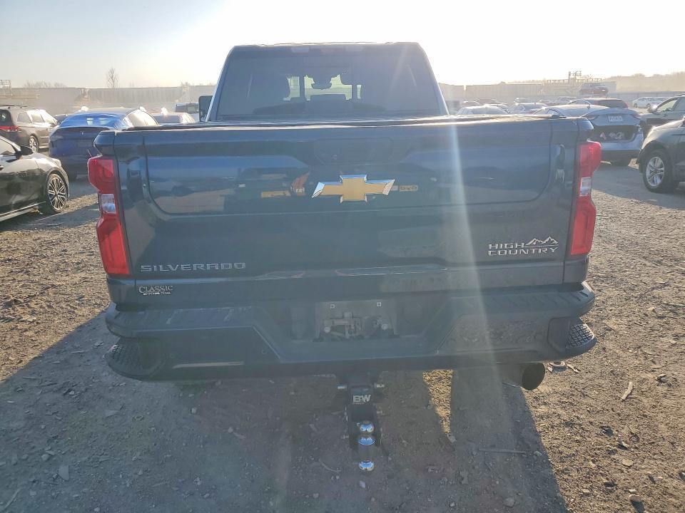 2022 Chevrolet Silverado K2500 High Country