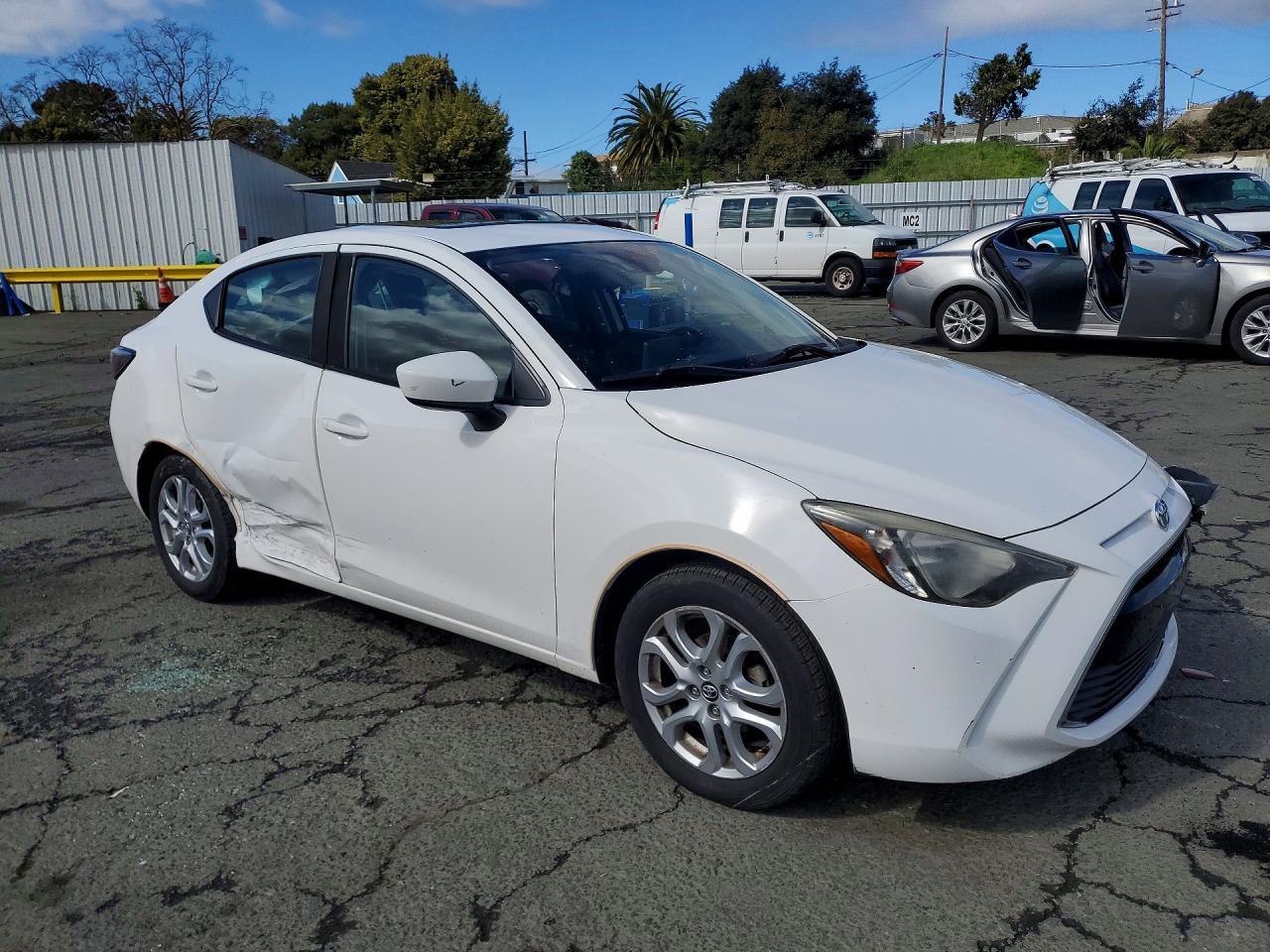2017 Toyota Yaris ia Base