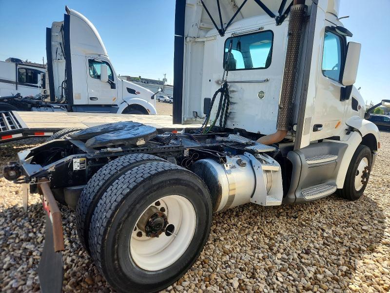 2017 Peterbilt 579 Semi Truck