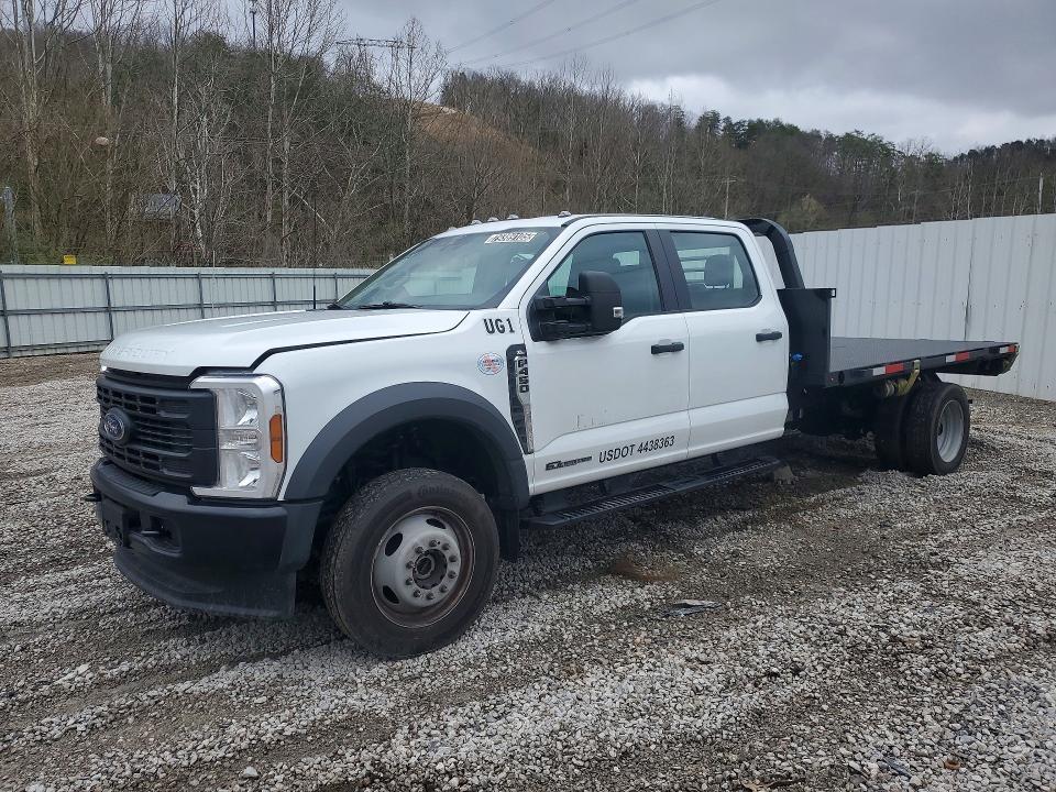 2025 Ford F450 Super Duty Flatbed Truck