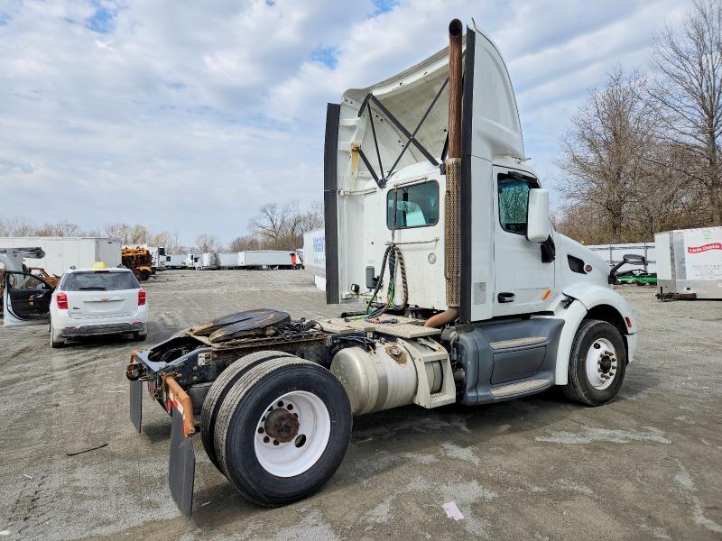 2017 Peterbilt 579 Semi Truck