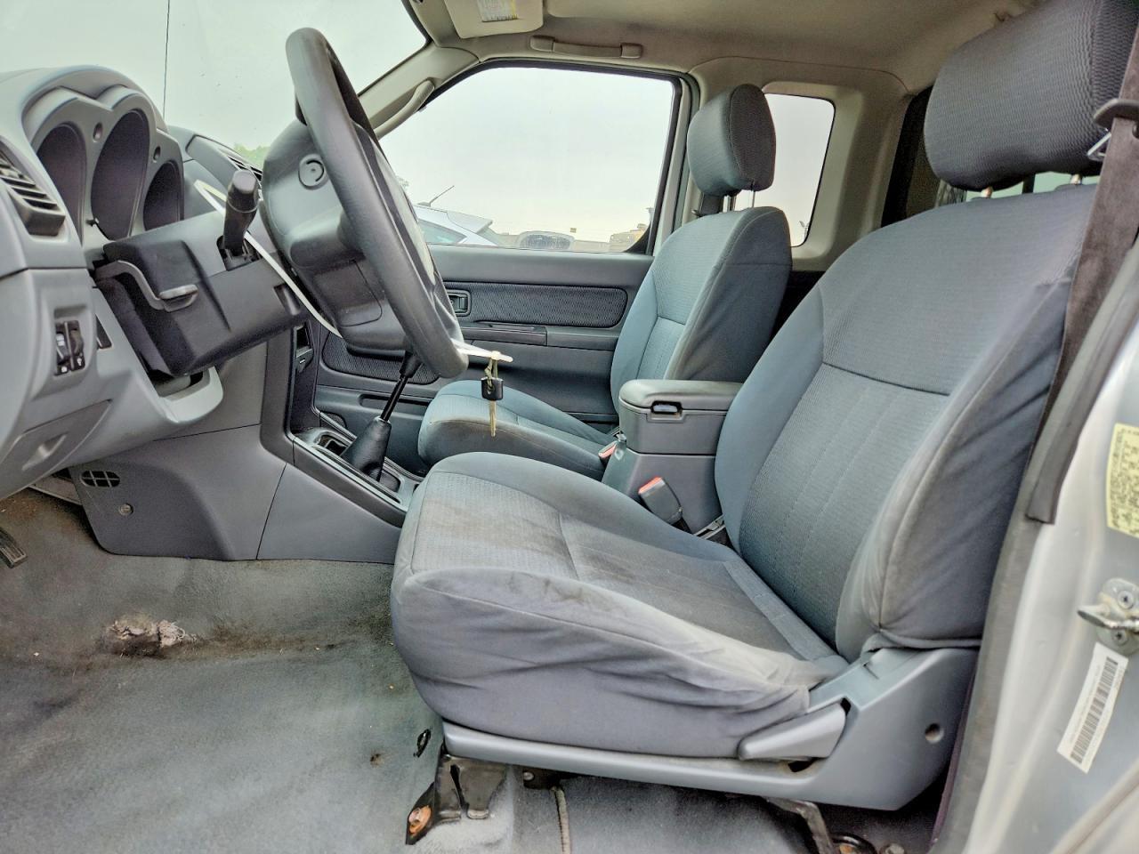 2004 Nissan Frontier Standard