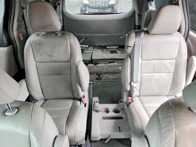 2016 Toyota Sienna xle 8-passenger