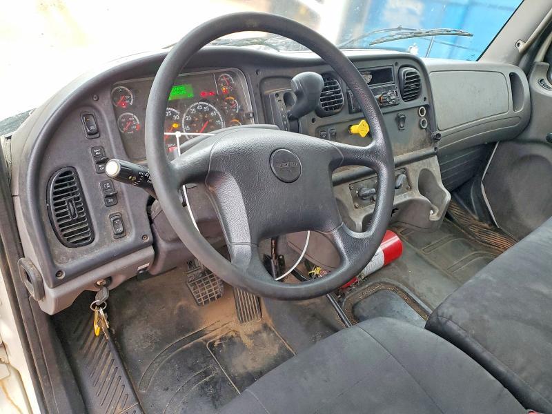 2020 Freigliner 2020 Freightliner Business Class M2 BOX Truck