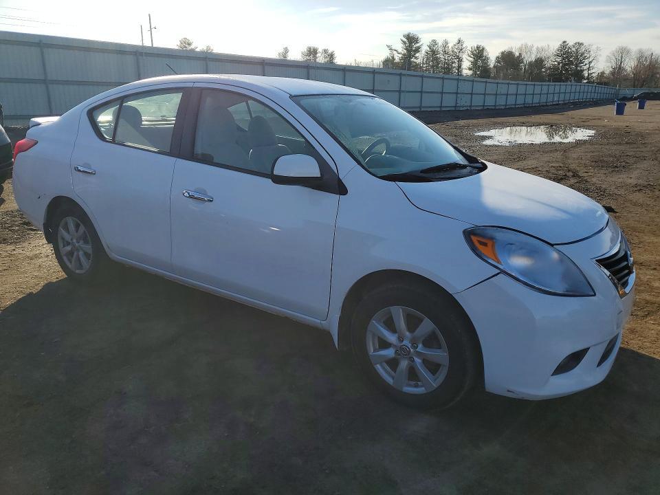 2013 Nissan Versa 1.6 s