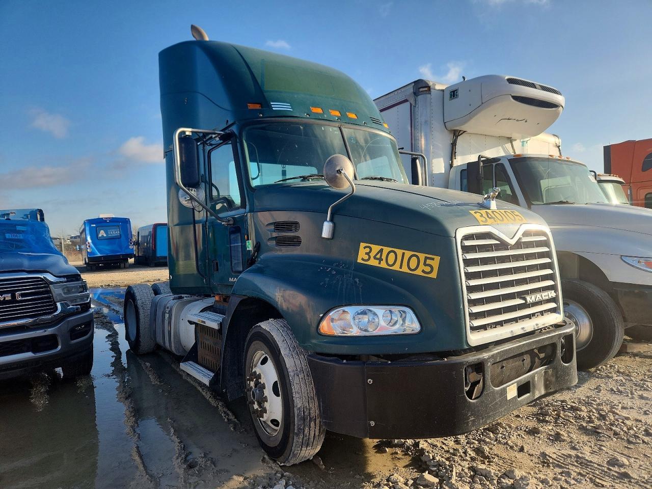 2015 Mack CXU612 Semi Truck
