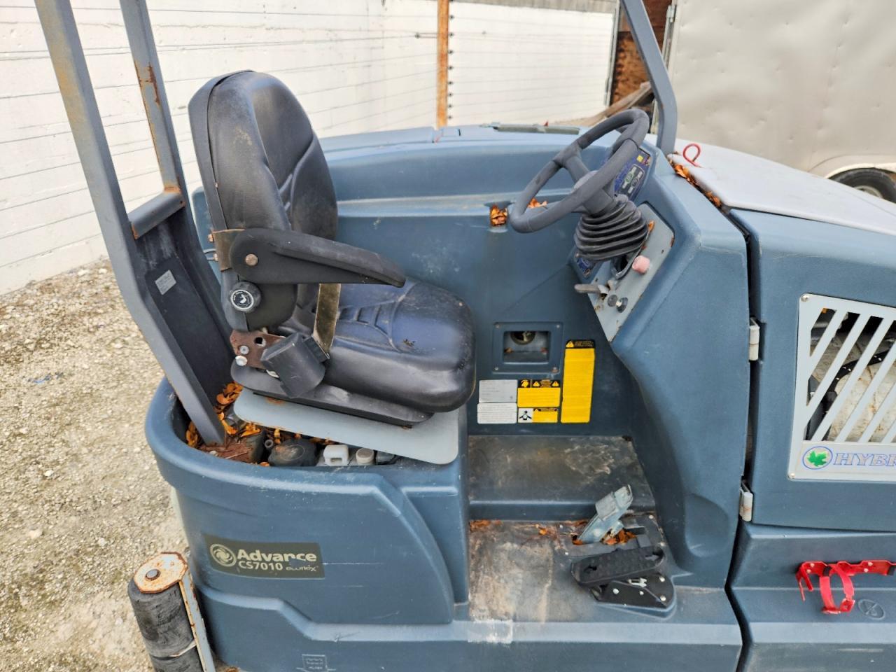 2014 Advance CS7010 Sweeper