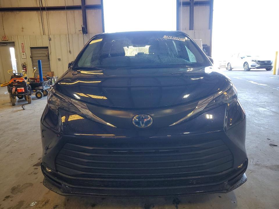 2025 Toyota Sienna xle 8-passenger