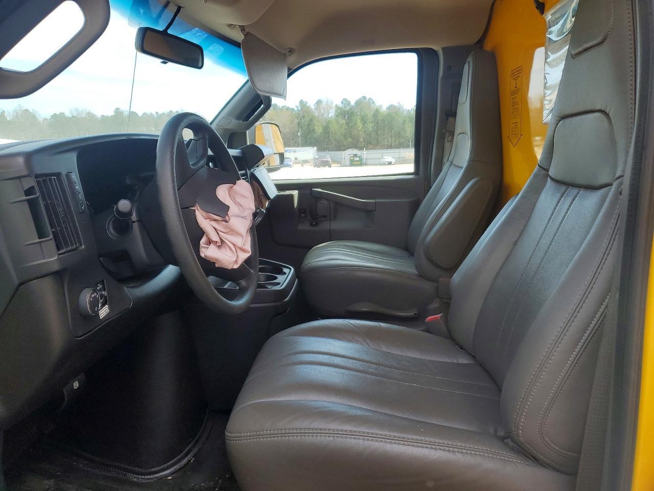 2023 GMC Savana BOX Truck