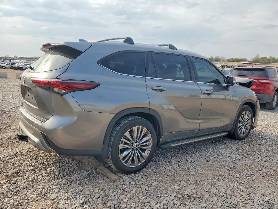 2025 Toyota Highlander Platinum
