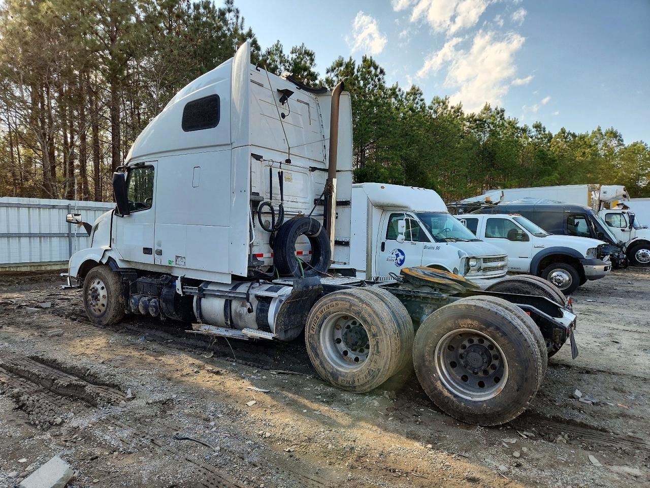 2017 Volvo VNL Semi Truck