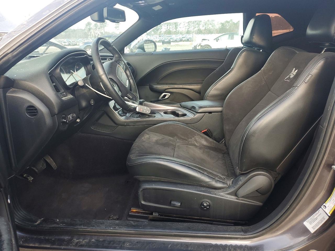 2017 Dodge Challenger r