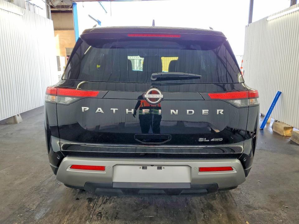 2025 Nissan Pathfinder sl