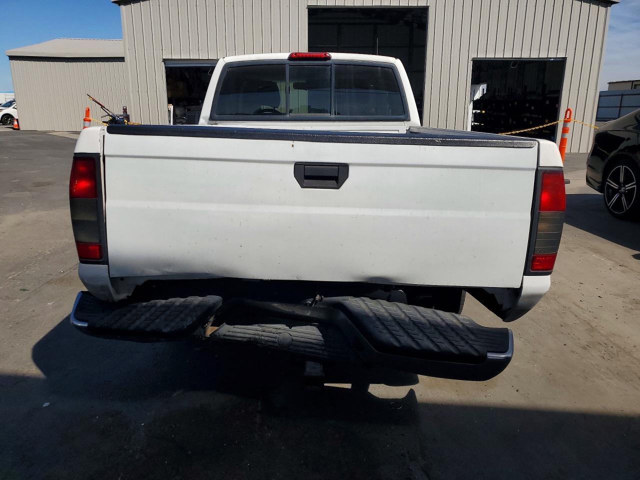 2000 Nissan Frontier XE
