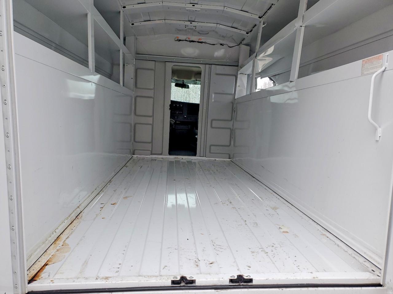 2025 Chev Express G4500