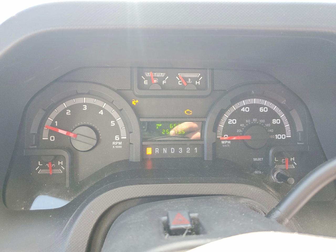 2013 Ford Econoline E450 Super Duty Cutaway Van