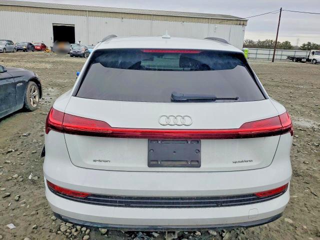 2021 Audi E-tron Premium Plus