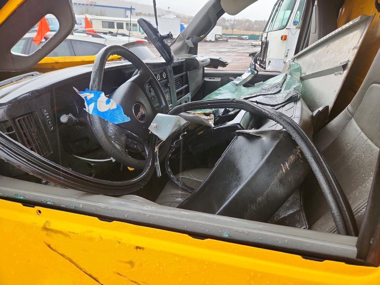 2023 GMC Savana BOX Truck