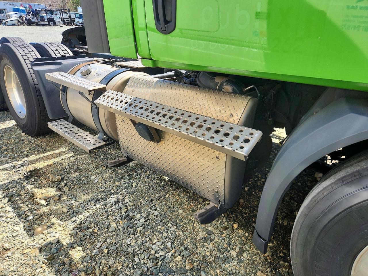 2020 Freightliner Cascadia 116 Semi Truck