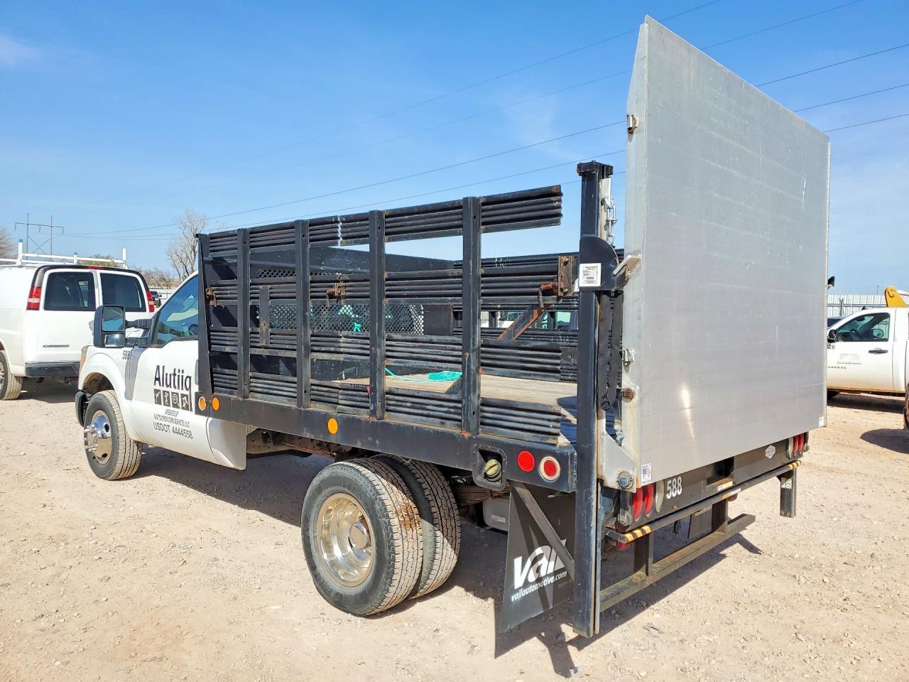 2011 Ford F350 Super Duty Flatbed Truck