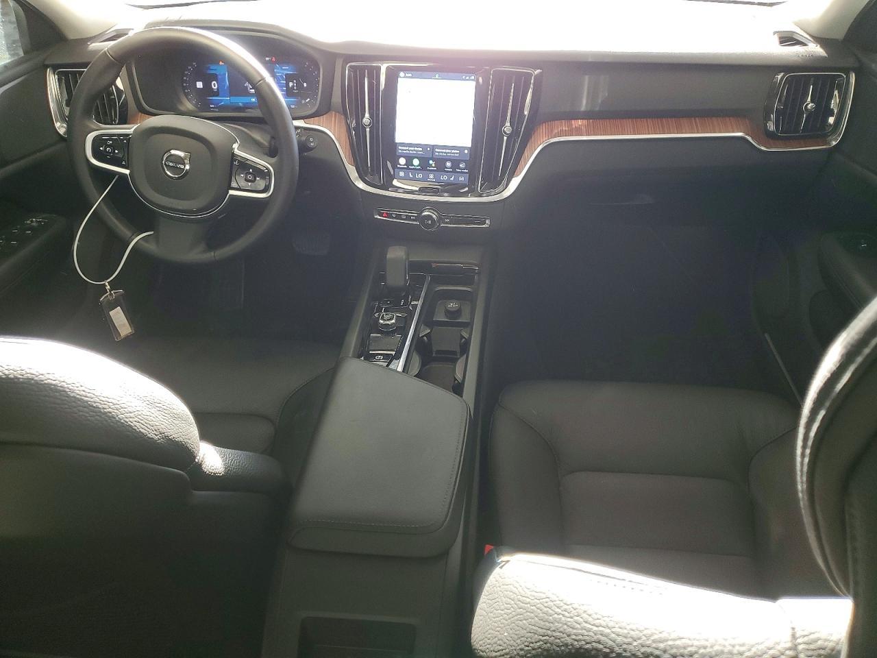 2025 Volvo V60 Cross Country Plus