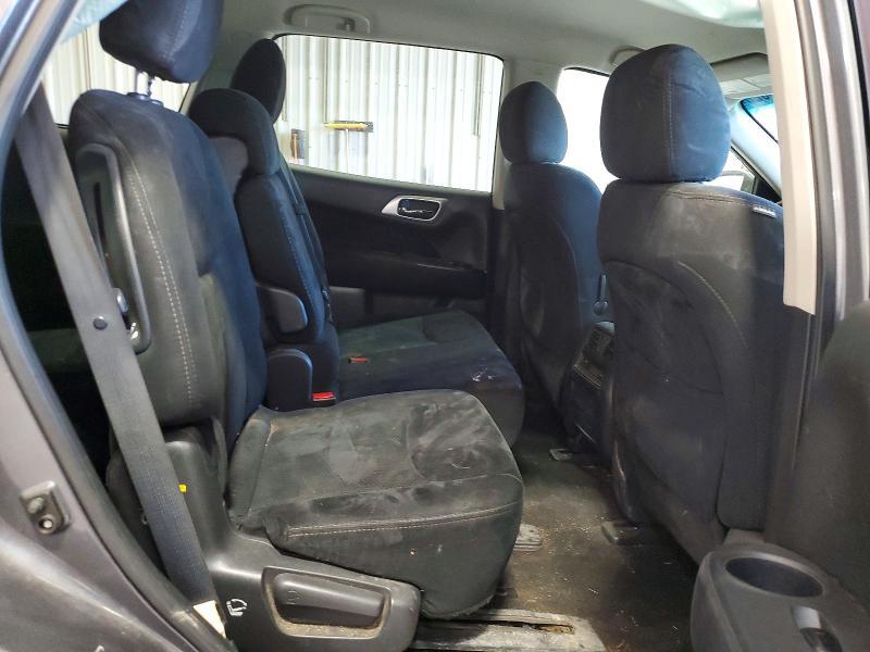 2016 Nissan Pathfinder sv