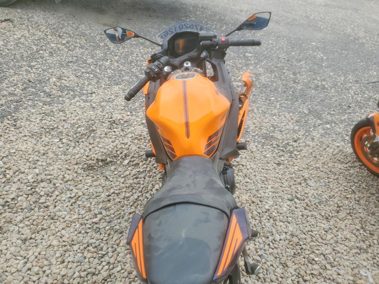 2025 Kawasaki EX650 P