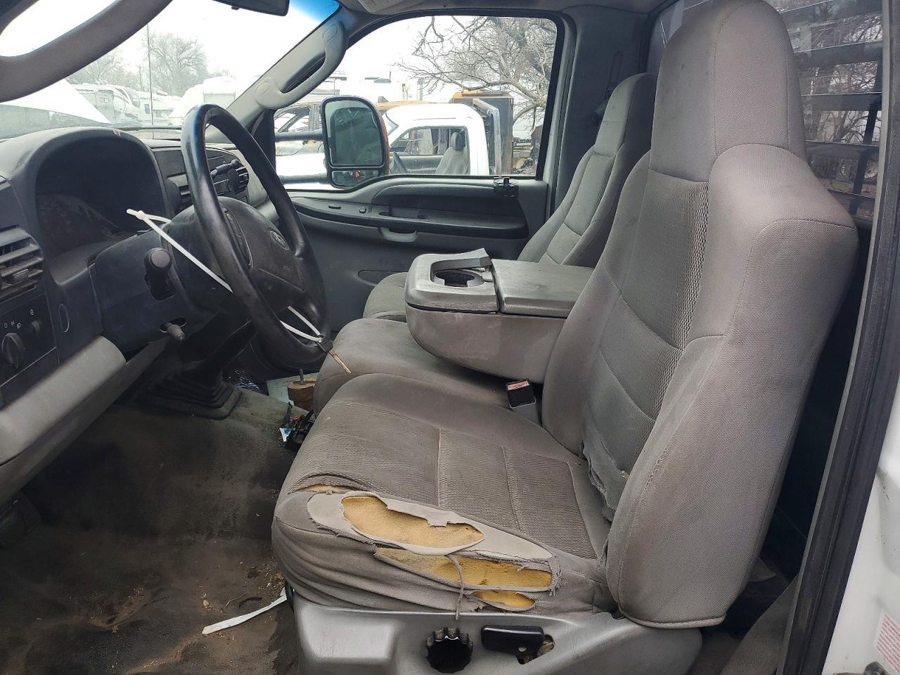 2005 Ford F450 Super Duty Flatbed Truck