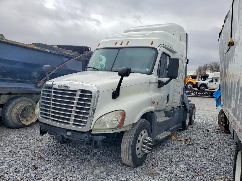 2016 Freigliner 2016 Freightliner Cascadia 125 Semi Truck