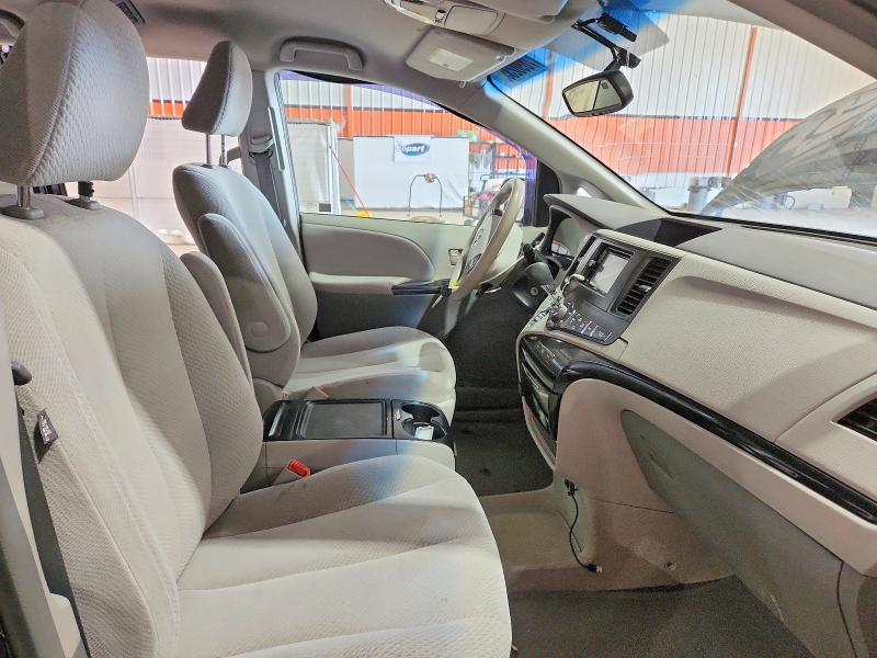 2013 Toyota Sienna le 7-passenger