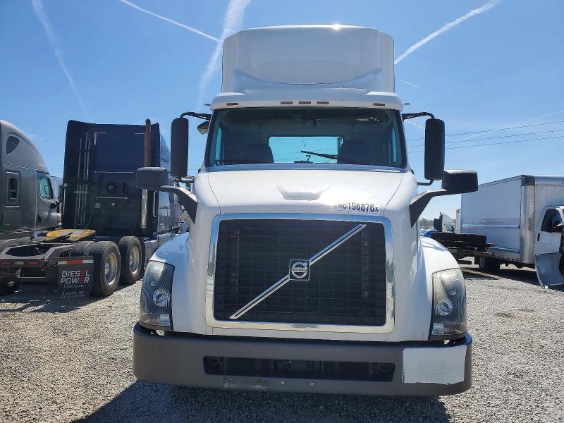 2017 Volvo VNL Semi Truck