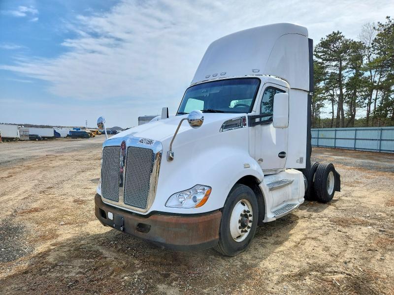 2014 Kenworth T680 Semi Truck