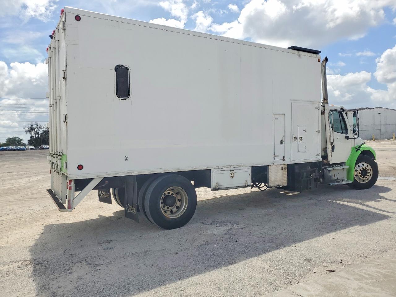 2014 Freigliner 2014 Freightliner Business Class M2 BOX Truck