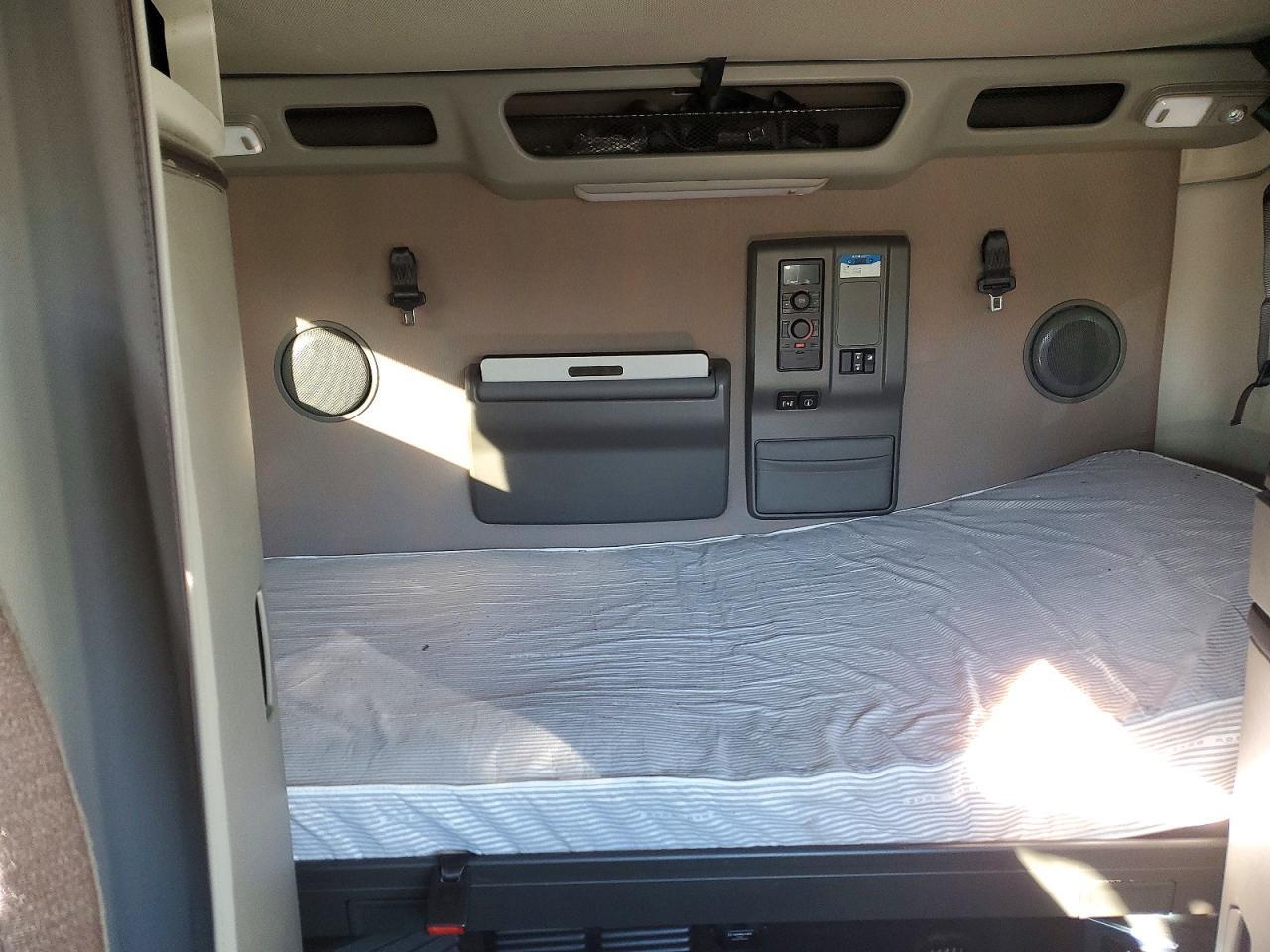 2021 Volvo VNL Semi Truck