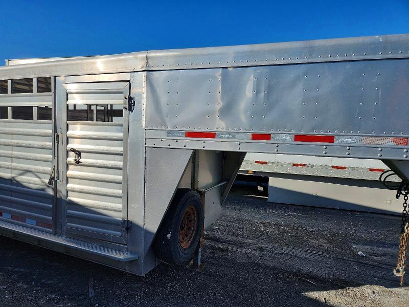 2010 Feat - Featherlite 2010 Featherlite 8127 Livestock Trailer