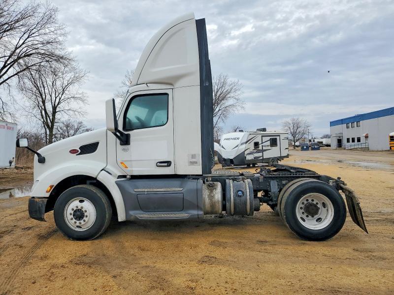 2018 Peterbilt 579 Semi Truck