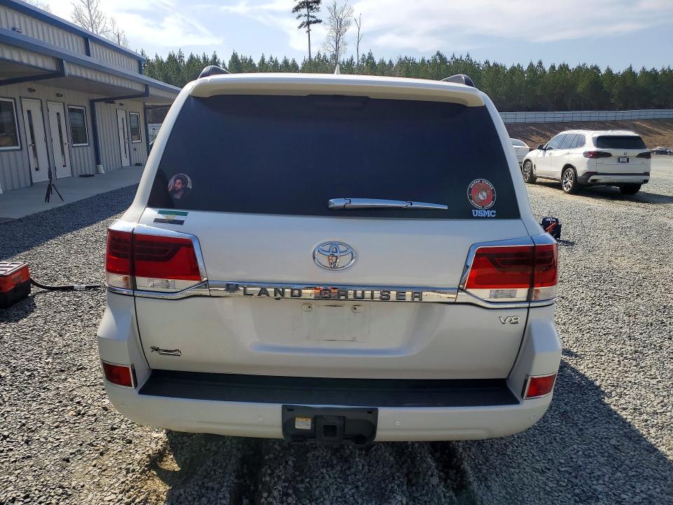 2016 Toyota Land Cruiser Base