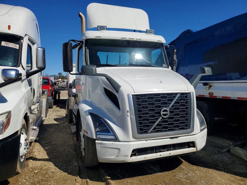 2019 Volvo VNR Semi Truck