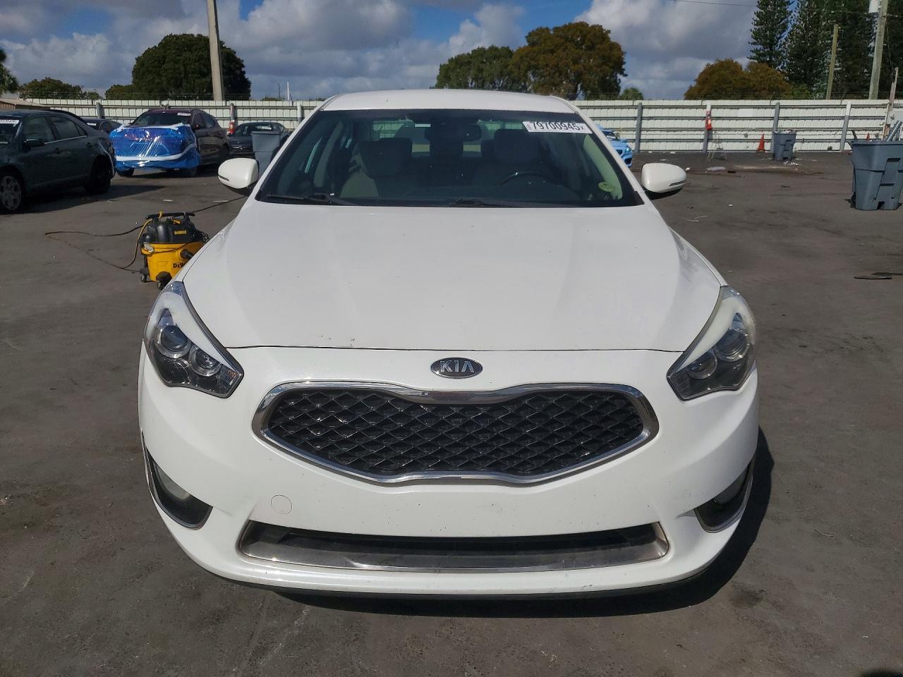 2014 KIA Cadenza Premium