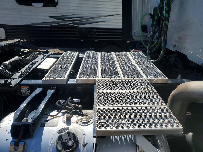2018 Peterbilt 579 Semi Truck