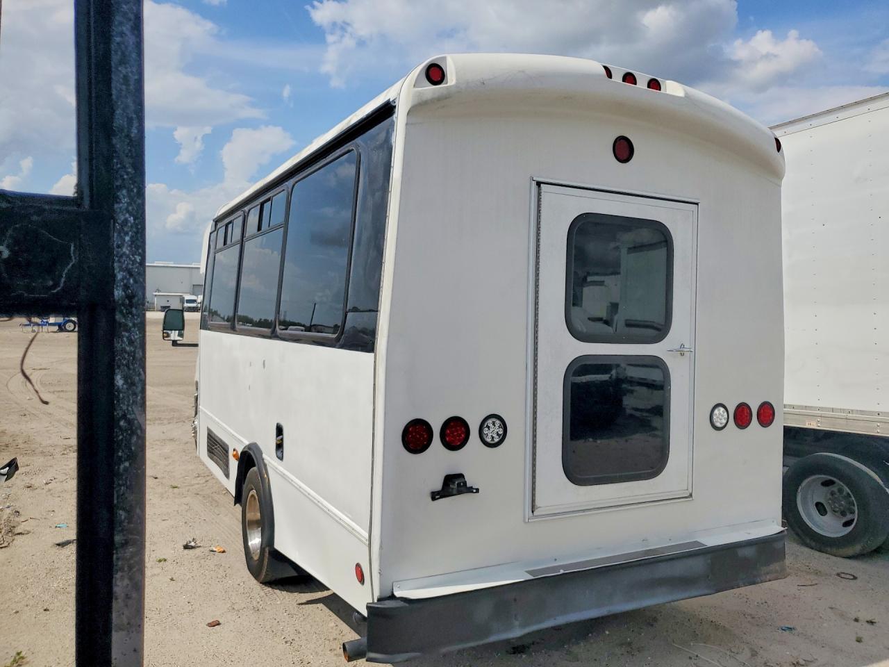 2015 Ford Econoline E450 Super Duty Cutaway van